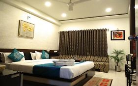 Hotel Crown Rajkot